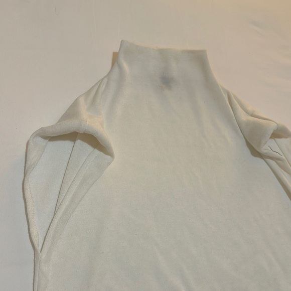 NWOT Dazy White Shoulder Pad Mock Neck Sweater Size M - Picture 3 of 5
